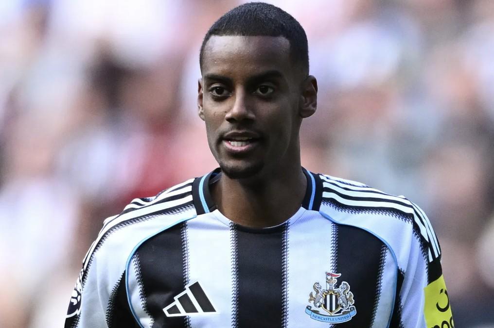 欧文：我不会批评伊萨克，球员短暂的职业生涯中机会很难得