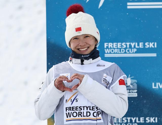 国际雪联自由式滑雪世界杯：徐梦桃获女子空中技巧赛季亚军（2）XxjpseC007302_20250313_PEPFN0A001.jpg