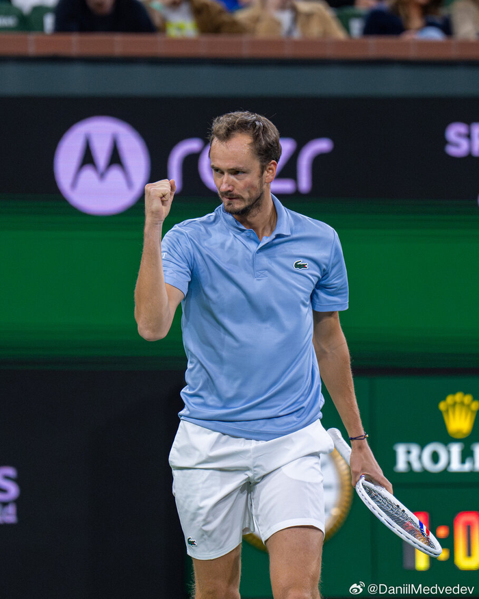 开云体育下载官网-谁懂啊?梅总爆大冷淘汰了阿尔卡拉斯!|梅德维德夫|辛纳|卡洛斯·阿尔卡拉斯|扬尼克-辛纳|冠军_新浪体育_新浪新闻